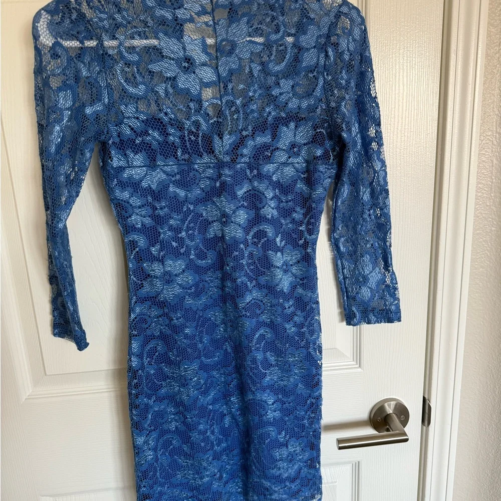 Elegant Blue Lace Dress - Picture 3 of 9